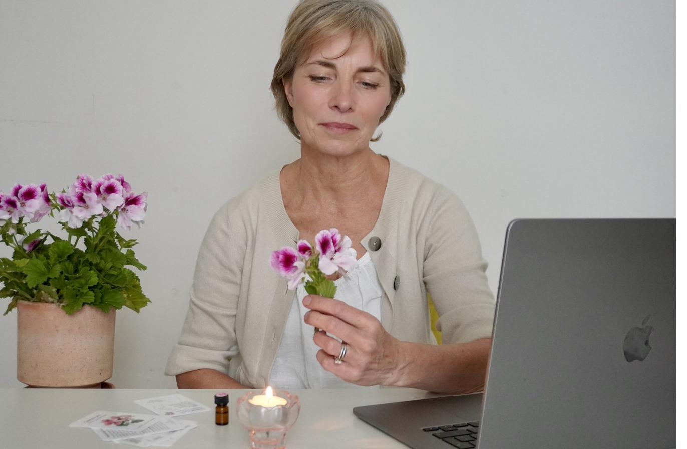 Corinna with geranium